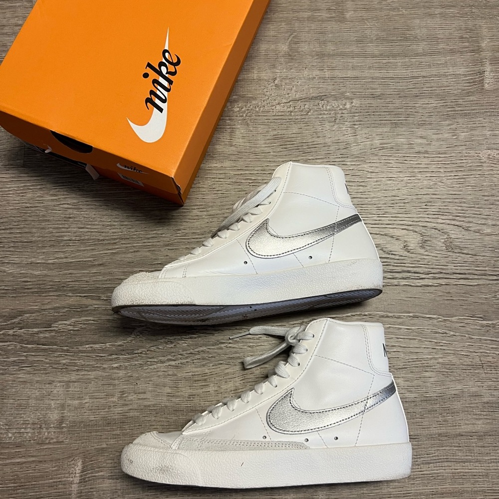 Nike White and Silver Athletic Shoes